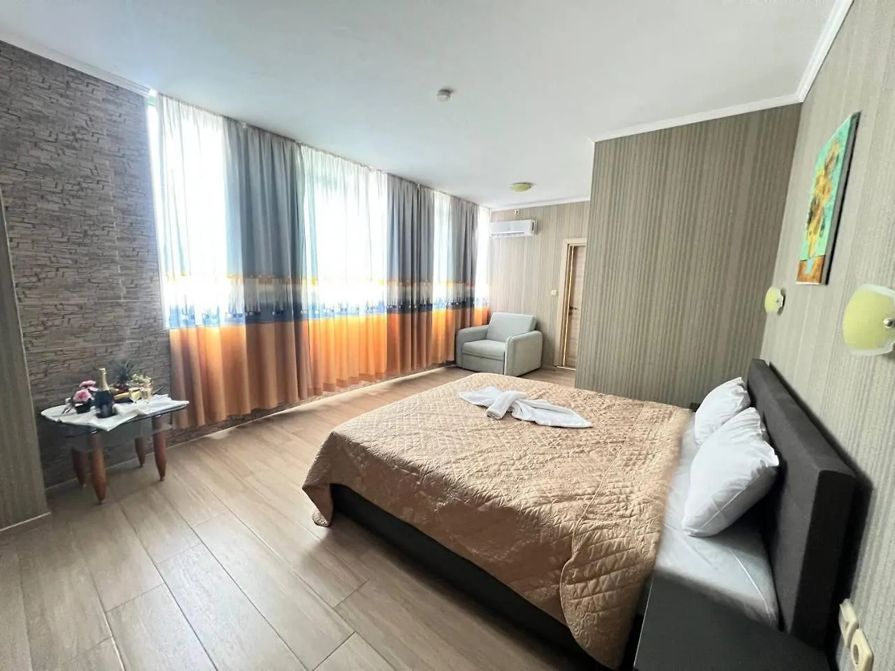 Family Hotel Gallery Sunny Beach 3*,